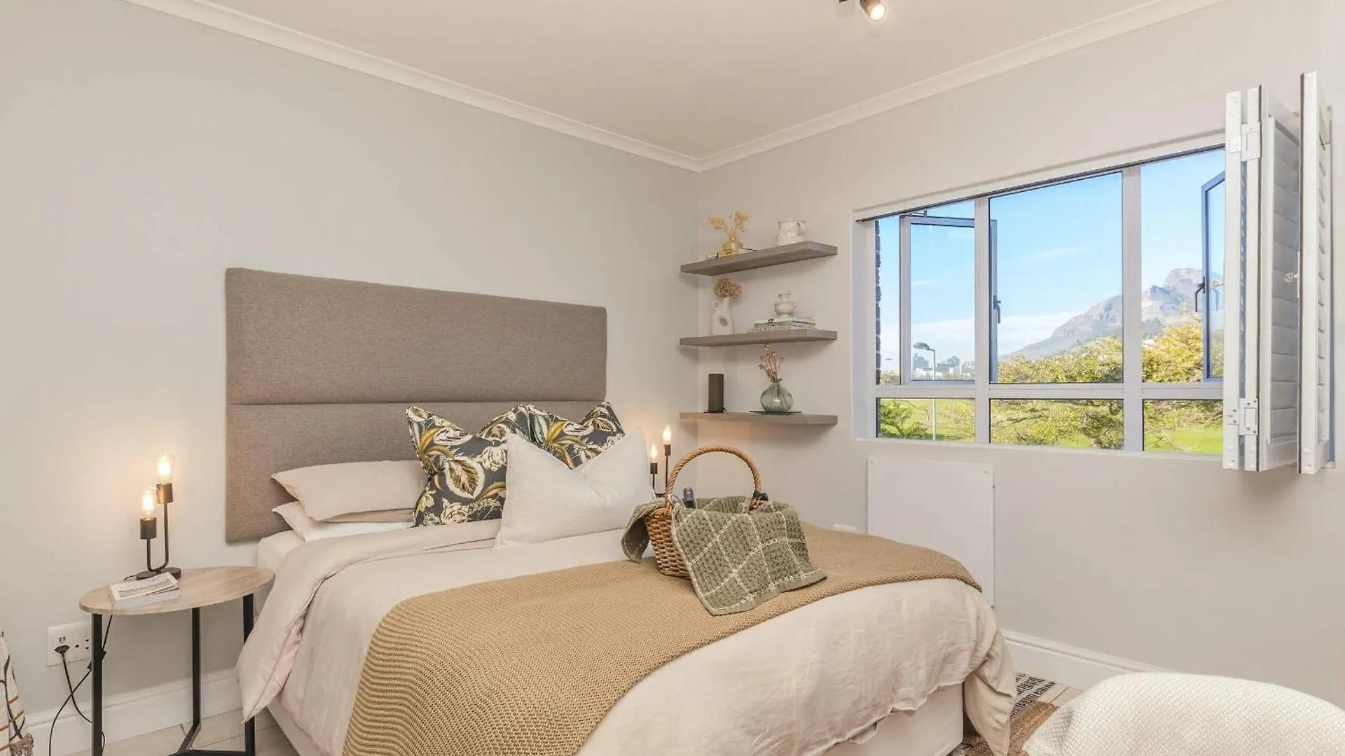Mouille Point Studio Including Welcome Basket Cape Town