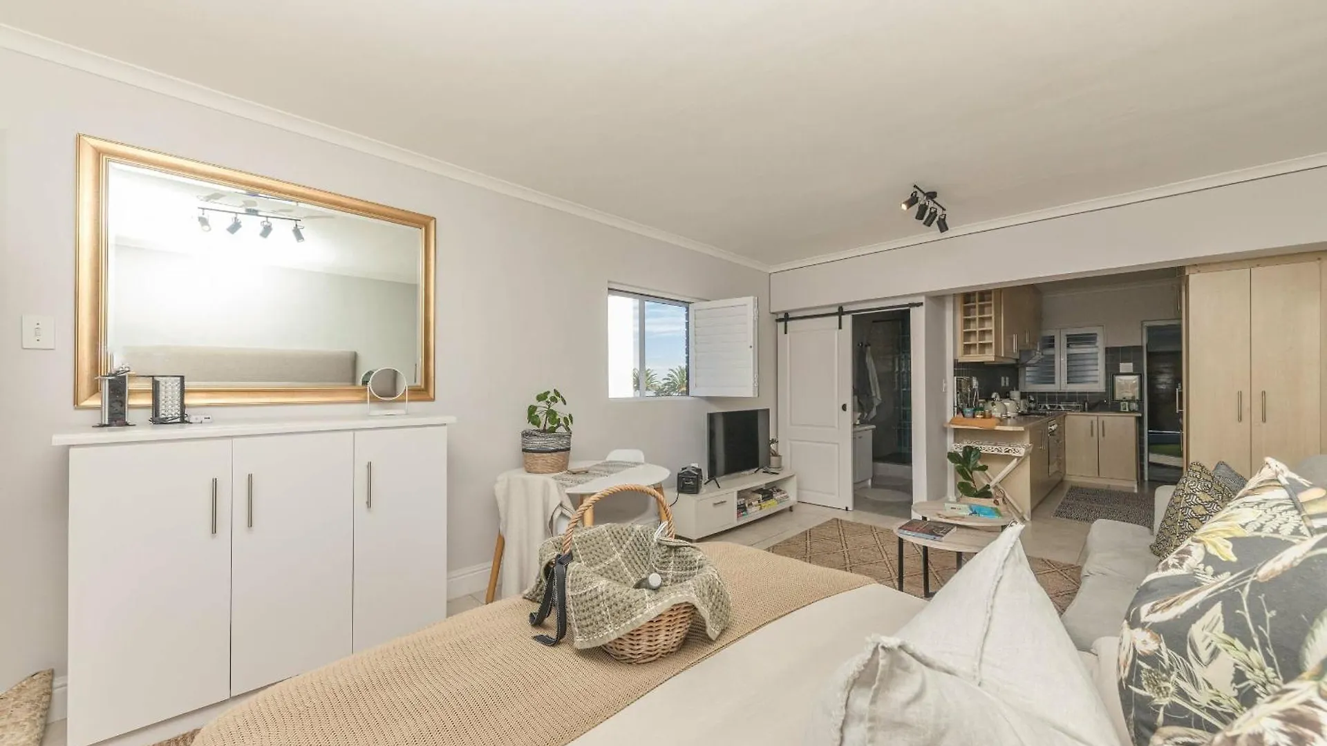 Mouille Point Studio Including Welcome Basket Cape Town 0*,